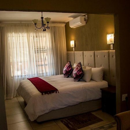 Crystal Rose Lodge & Spa Krugersdorp Esterno foto