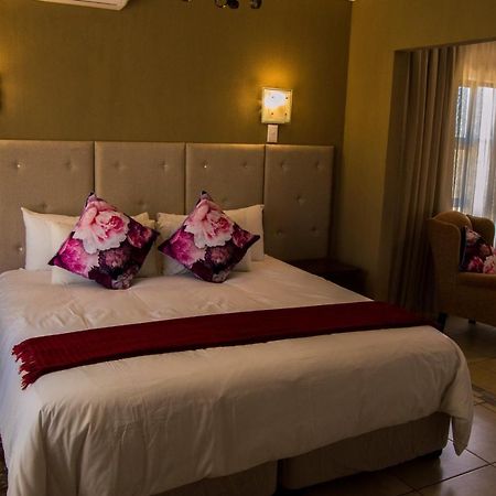 Crystal Rose Lodge & Spa Krugersdorp Esterno foto