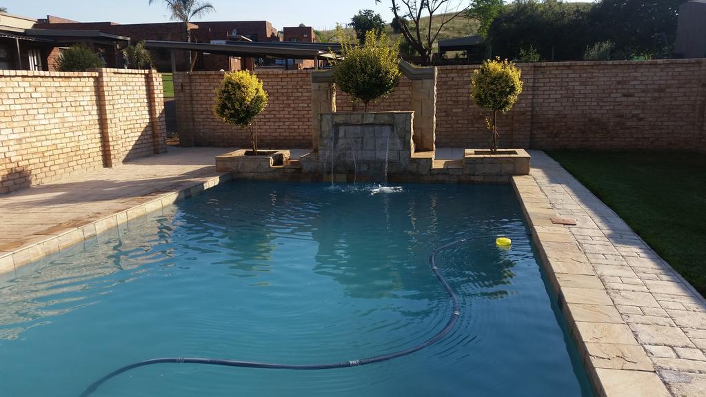 Crystal Rose Lodge & Spa Krugersdorp Esterno foto