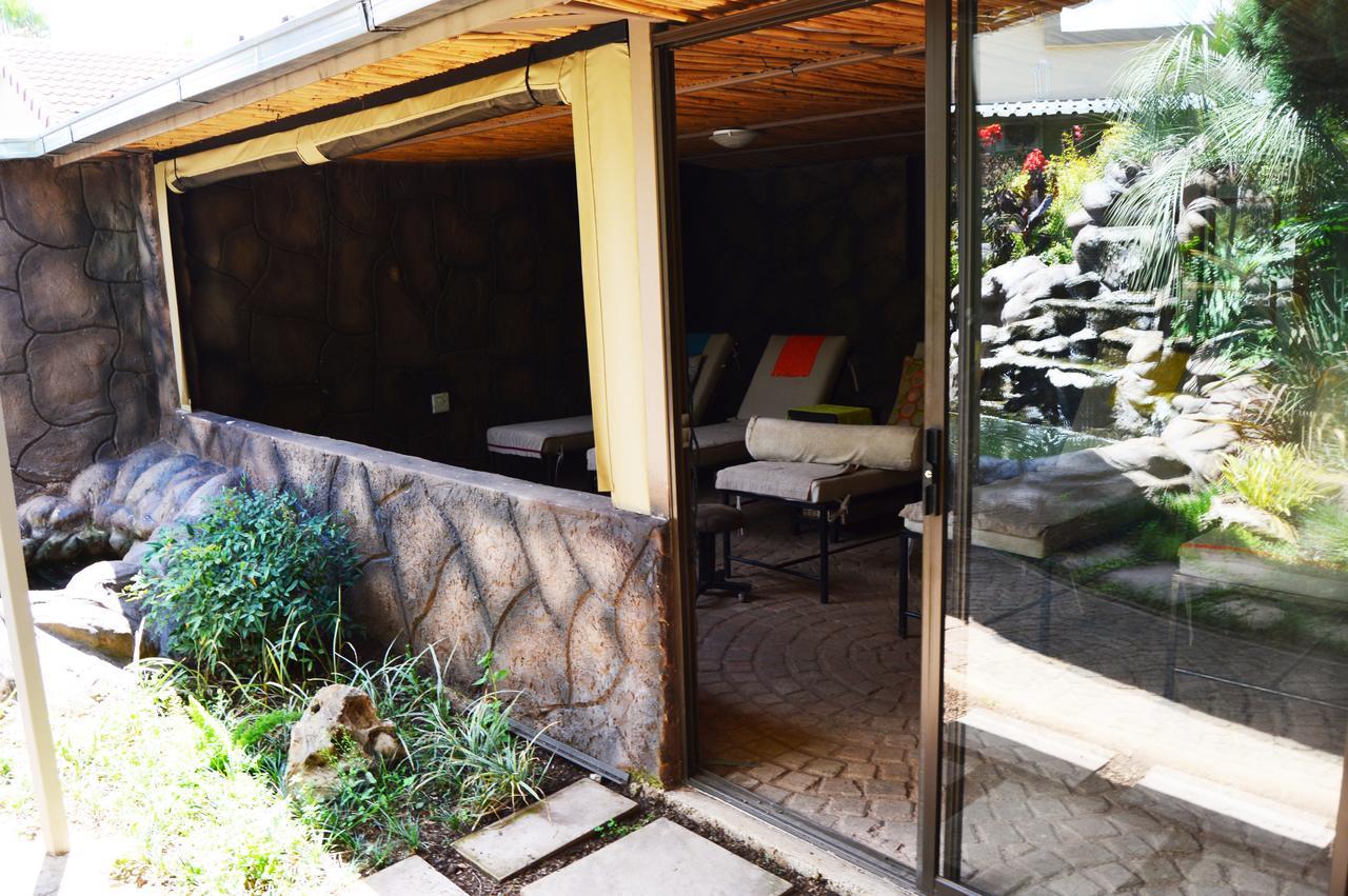 Crystal Rose Lodge & Spa Krugersdorp Esterno foto