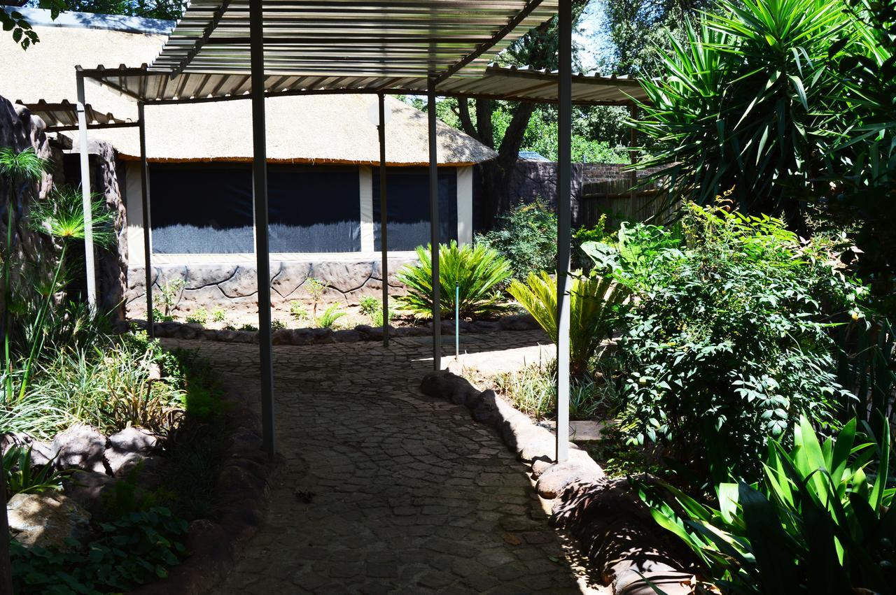 Crystal Rose Lodge & Spa Krugersdorp Esterno foto