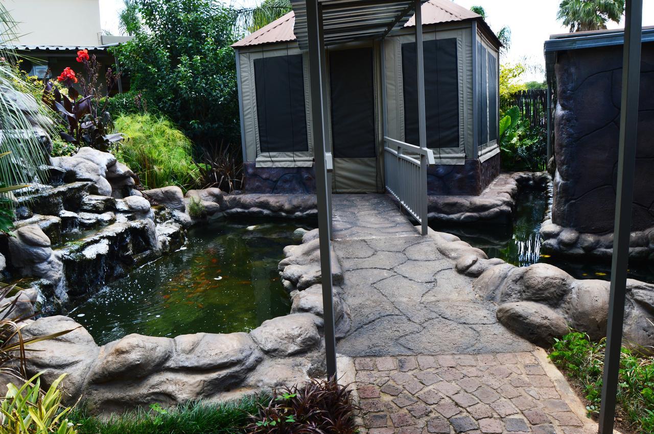 Crystal Rose Lodge & Spa Krugersdorp Esterno foto