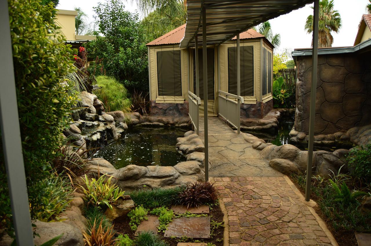 Crystal Rose Lodge & Spa Krugersdorp Esterno foto