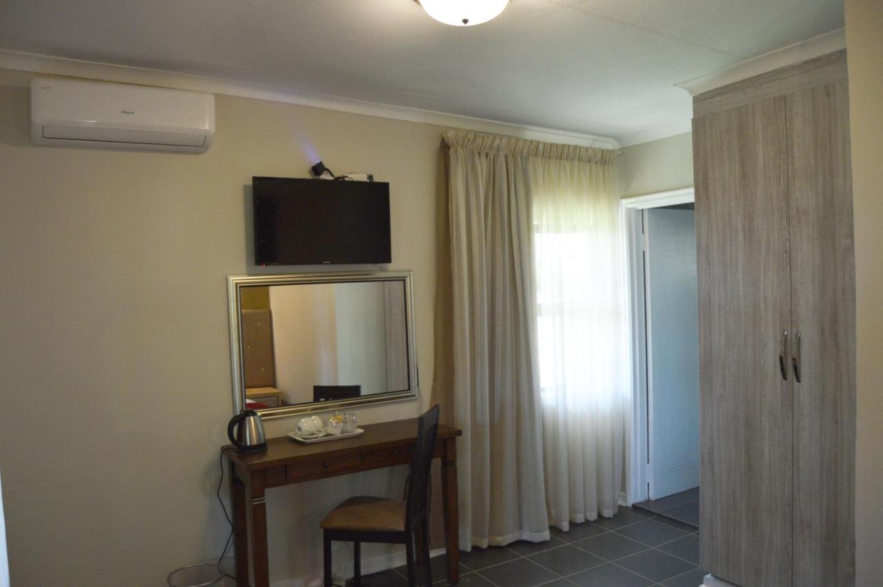 Crystal Rose Lodge & Spa Krugersdorp Esterno foto