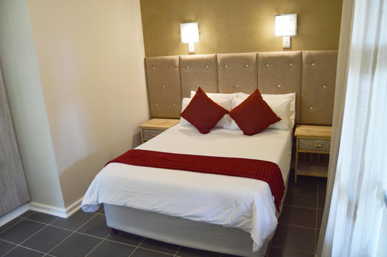 Crystal Rose Lodge & Spa Krugersdorp Esterno foto