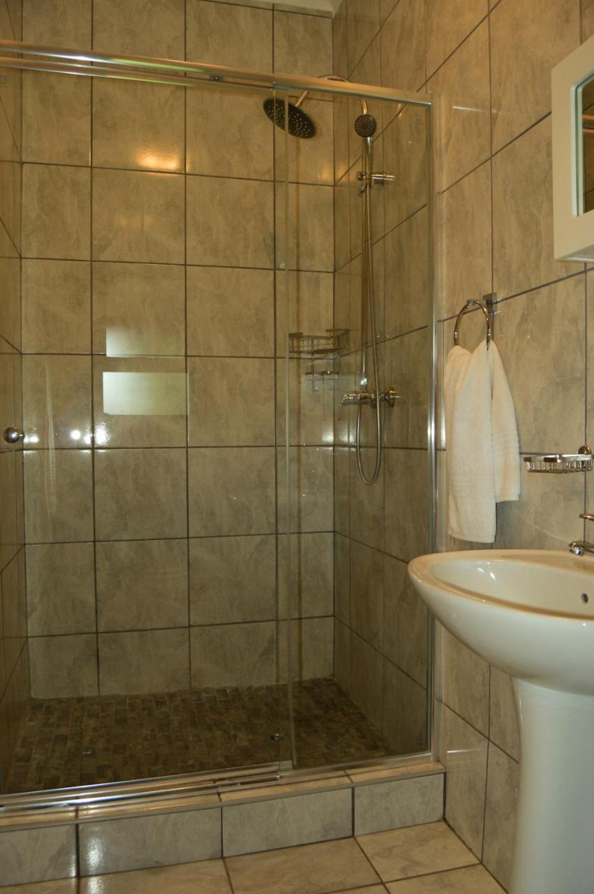 Crystal Rose Lodge & Spa Krugersdorp Esterno foto