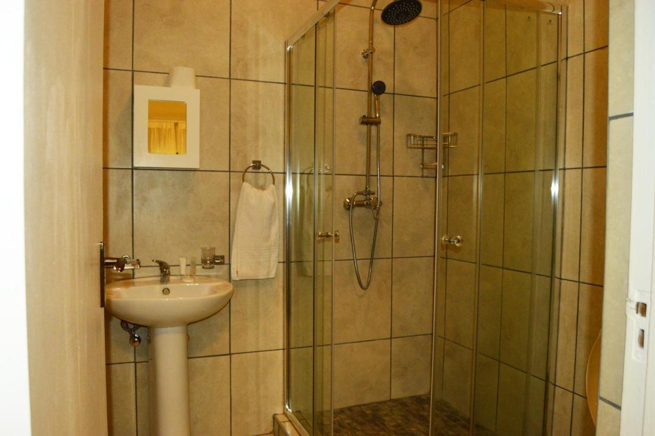 Crystal Rose Lodge & Spa Krugersdorp Esterno foto