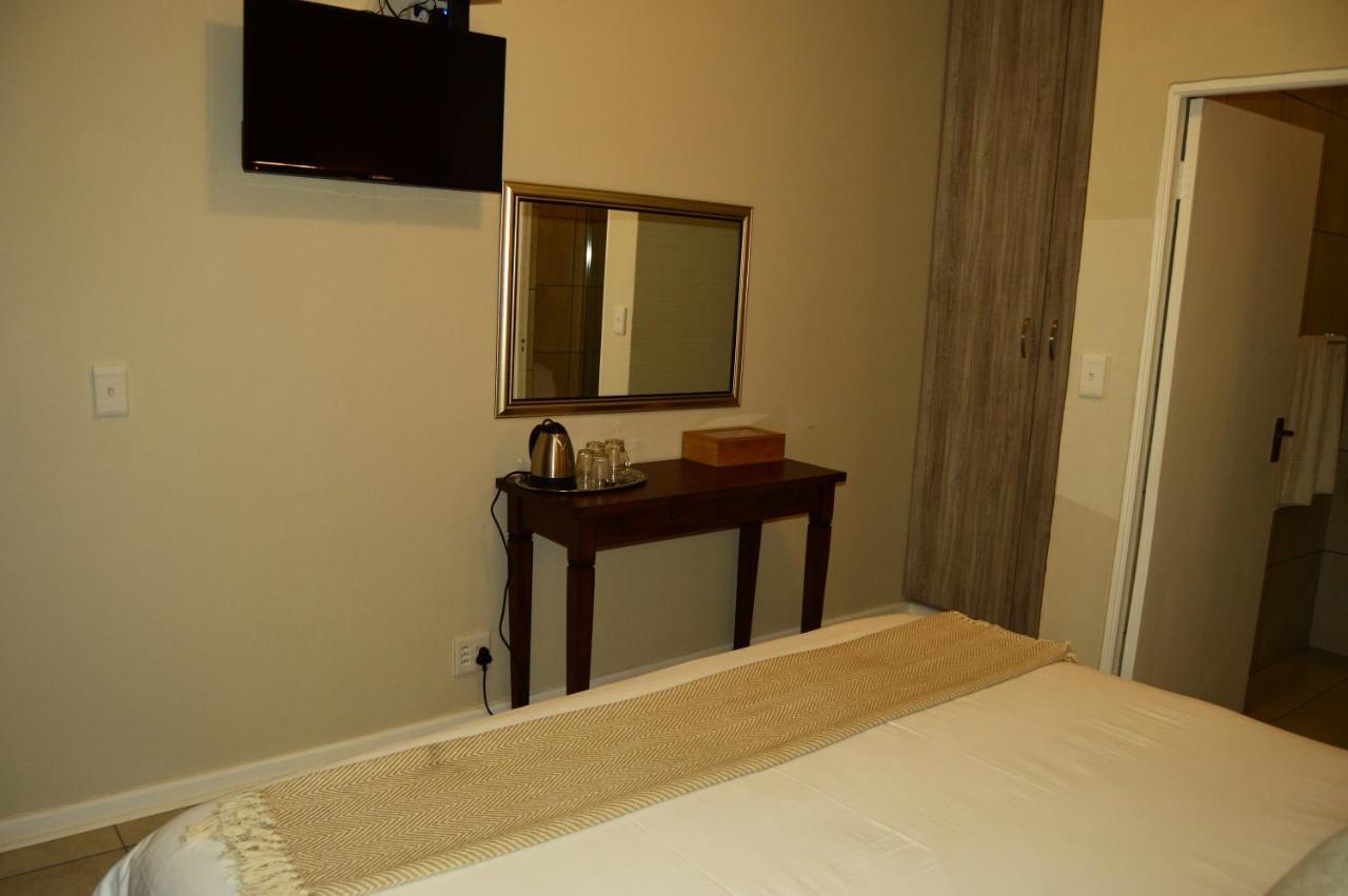 Crystal Rose Lodge & Spa Krugersdorp Esterno foto