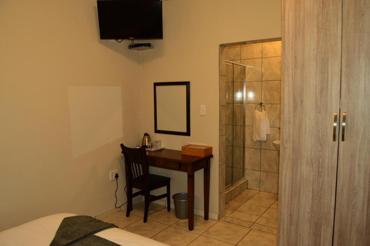 Crystal Rose Lodge & Spa Krugersdorp Esterno foto
