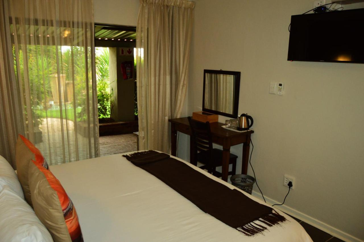 Crystal Rose Lodge & Spa Krugersdorp Esterno foto