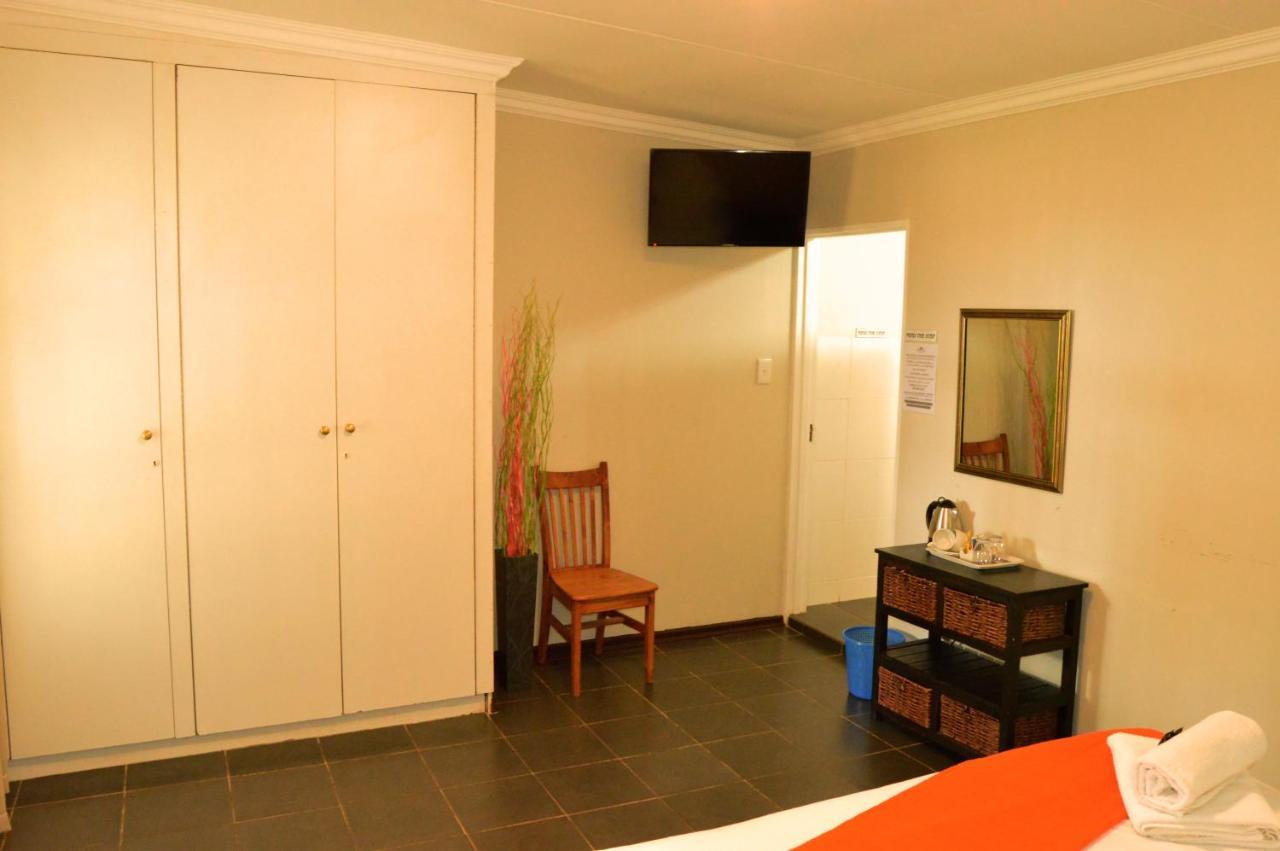 Crystal Rose Lodge & Spa Krugersdorp Esterno foto