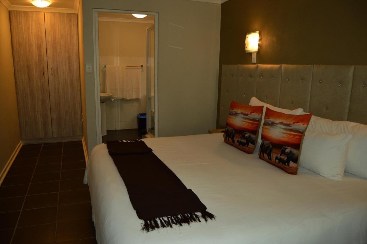 Crystal Rose Lodge & Spa Krugersdorp Esterno foto