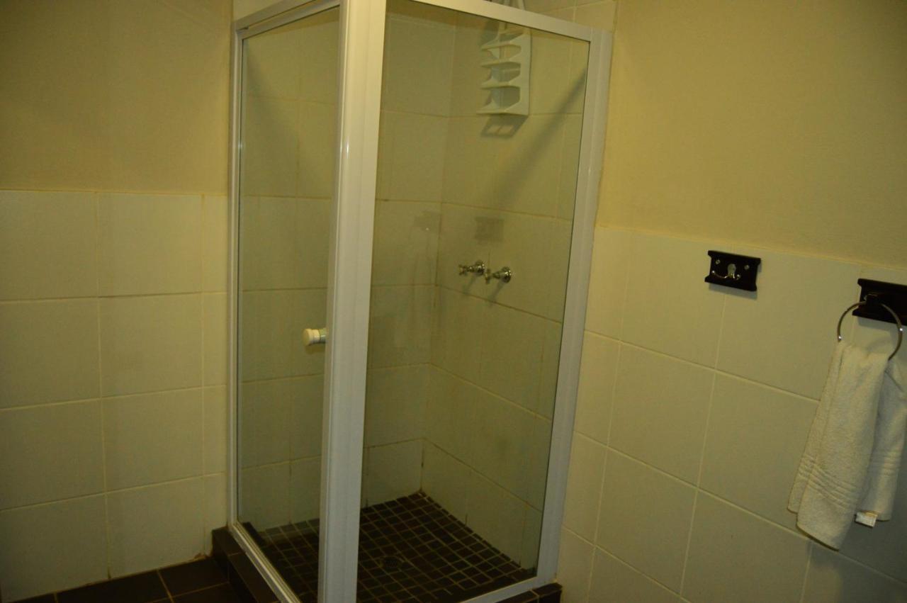 Crystal Rose Lodge & Spa Krugersdorp Esterno foto