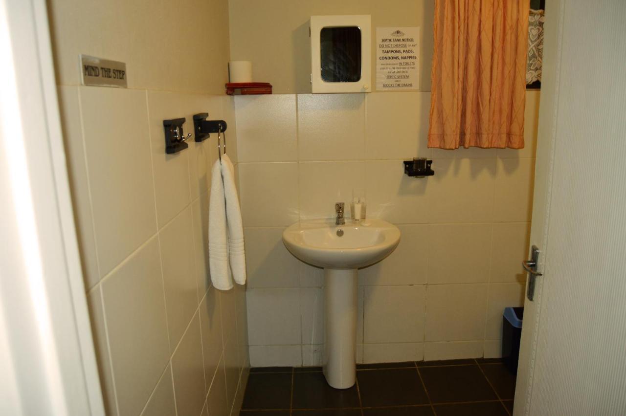 Crystal Rose Lodge & Spa Krugersdorp Esterno foto