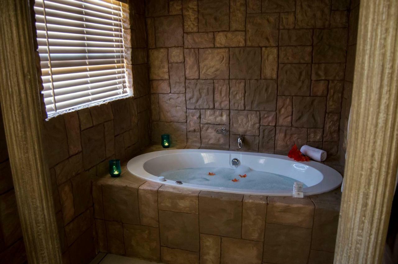 Crystal Rose Lodge & Spa Krugersdorp Esterno foto